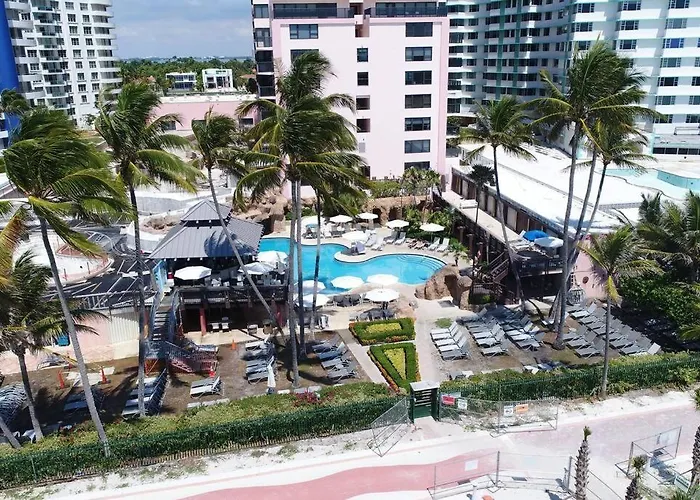 2 Bedroom Apartment W Balcony & Ocean View @ The Beach 154